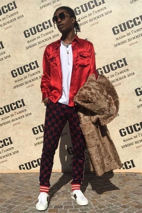 gucci rocking zo2|“No Fear of Judgment”: Man Rocking ‘Gucci’ Drip Caught off .